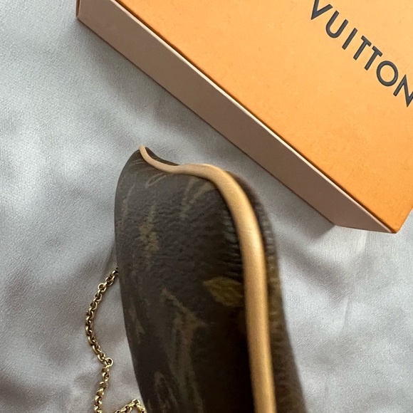 Authentic Louis Vuitton preloved mini pochette - Picture 3 of 8